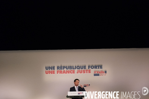 Meeting de M. Valls au Trianon.