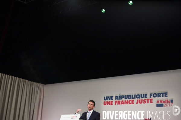 Meeting de M. Valls au Trianon.