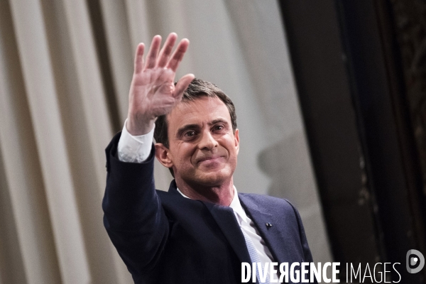Meeting de M. Valls au Trianon.