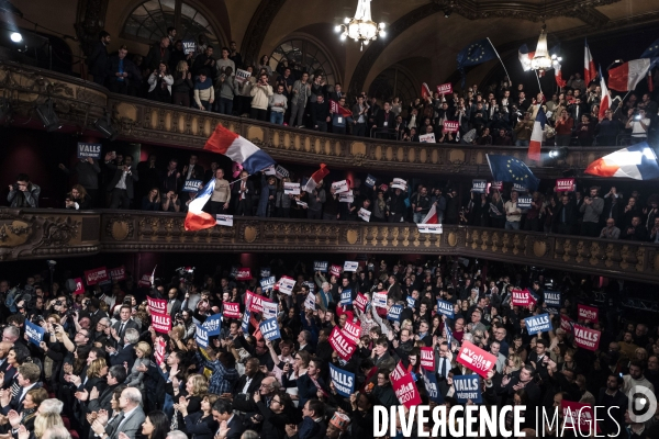 Meeting de M. Valls au Trianon.