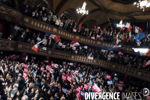 Meeting de M. Valls au Trianon.