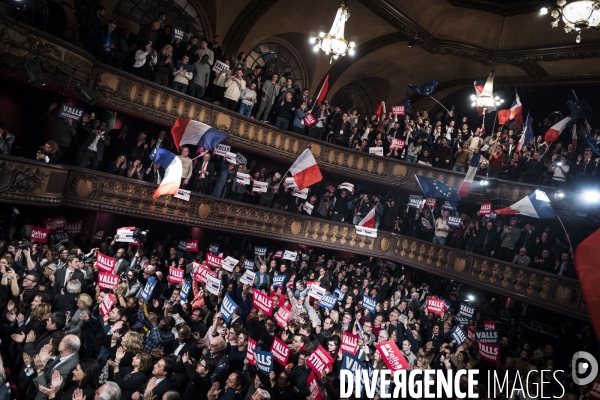 Meeting de M. Valls au Trianon.