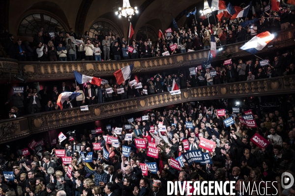 Meeting de M. Valls au Trianon.