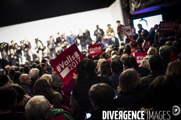 Meeting de M. Valls au Trianon.