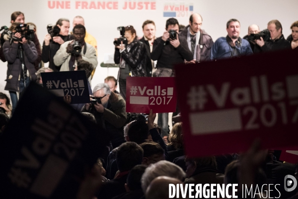 Meeting de M. Valls au Trianon.