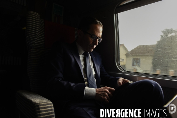 Benoît Hamon dans le TGV Lille Paris