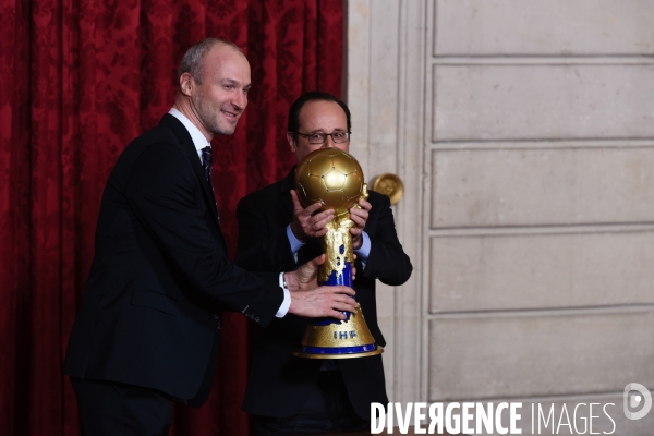 Les Experts reçus à l Elysée.
