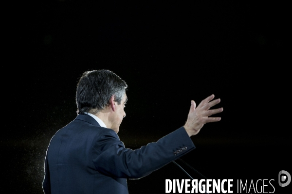 Déplacement de François FILLON dans les Ardennes.