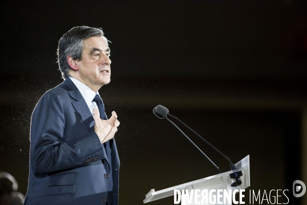 Déplacement de François FILLON dans les Ardennes.