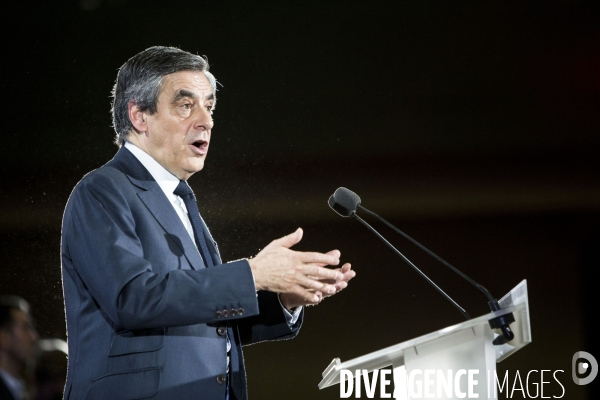 Déplacement de François FILLON dans les Ardennes.