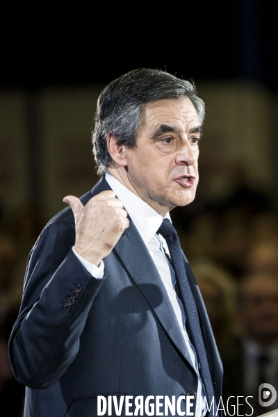 Déplacement de François FILLON dans les Ardennes.