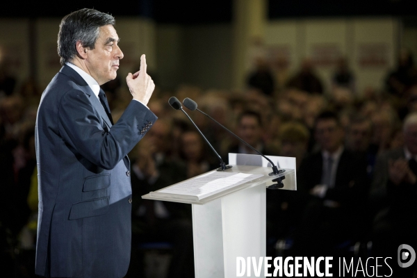 Déplacement de François FILLON dans les Ardennes.