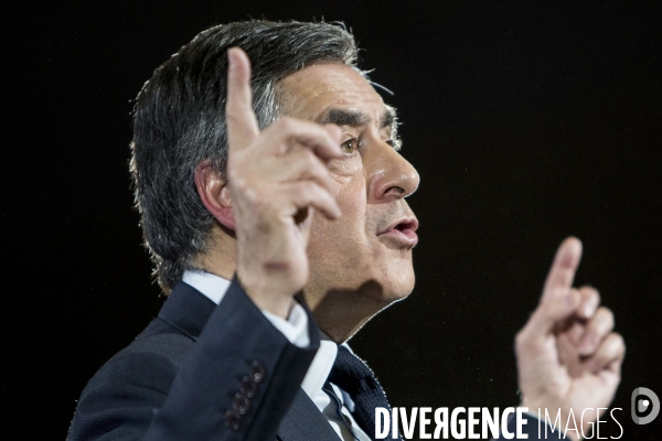 Déplacement de François FILLON dans les Ardennes.