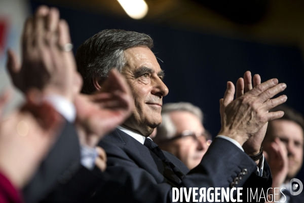 Déplacement de François FILLON dans les Ardennes.