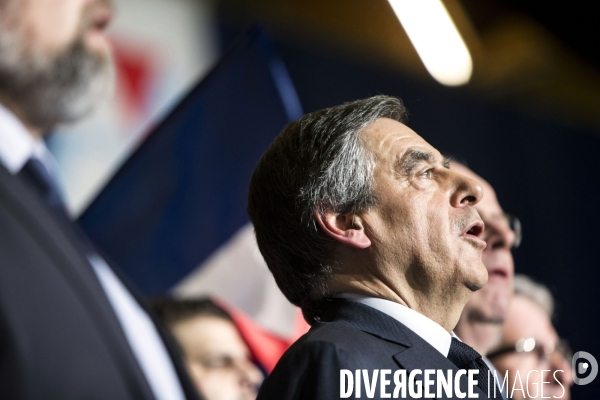 Déplacement de François FILLON dans les Ardennes.