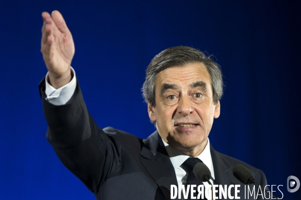 Déplacement de François FILLON dans les Ardennes.