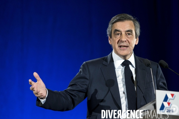 Déplacement de François FILLON dans les Ardennes.