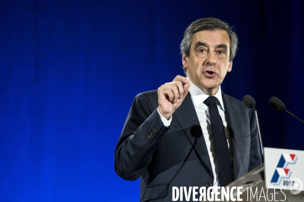 Déplacement de François FILLON dans les Ardennes.