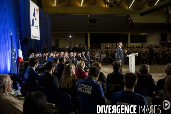 Déplacement de François FILLON dans les Ardennes.