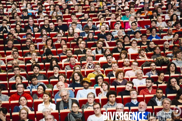 Meeting en hologramme de Jean-Luc Mélenchon à Aubervilliers