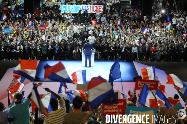 Discours d Emmanuel Macron, le leader du mouvement En Marche! et candidat à l élection présidentielle de 2017, au palais des sports de Lyon.