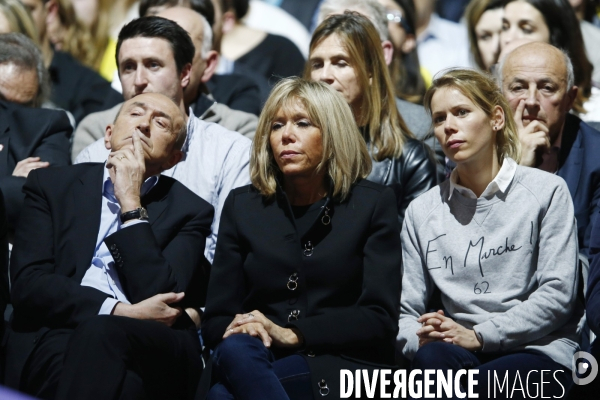 Discours d Emmanuel Macron, le leader du mouvement En Marche! et candidat à l élection présidentielle de 2017, au palais des sports de Lyon.