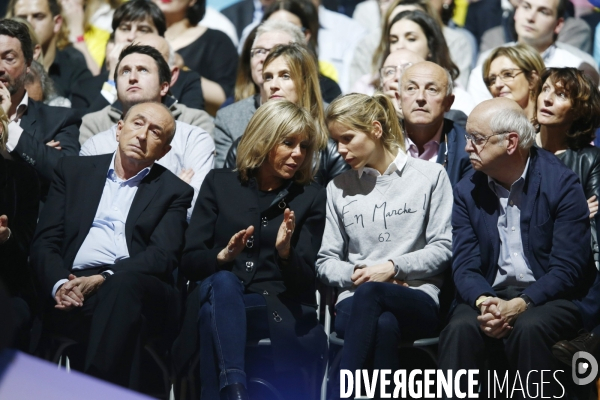 Discours d Emmanuel Macron, le leader du mouvement En Marche! et candidat à l élection présidentielle de 2017, au palais des sports de Lyon.