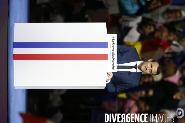 Discours d Emmanuel Macron, le leader du mouvement En Marche! et candidat à l élection présidentielle de 2017, au palais des sports de Lyon.