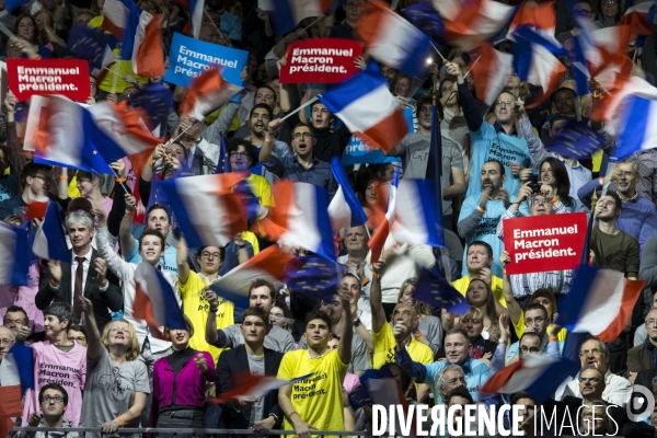 Discours d Emmanuel Macron, le leader du mouvement En Marche! et candidat à l élection présidentielle de 2017, au palais des sports de Lyon.