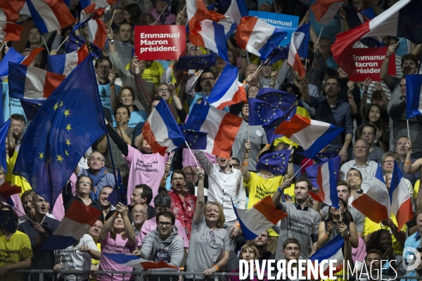 Discours d Emmanuel Macron, le leader du mouvement En Marche! et candidat à l élection présidentielle de 2017, au palais des sports de Lyon.