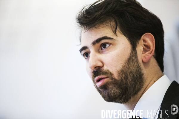 Conférence de presse des avocats de François FILLON et de son épouse Pénélope pour déclarer la non-compétence du Parquet National Financier dans l affaire des emplois présumés fictifs.