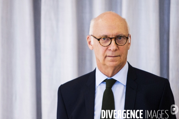 Conférence de presse des avocats de François FILLON et de son épouse Pénélope pour déclarer la non-compétence du Parquet National Financier dans l affaire des emplois présumés fictifs.
