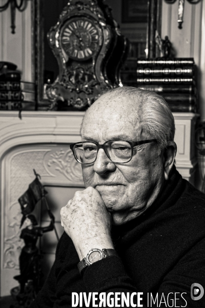 Jean-Marie Le PEN dans son bureau de sa maison de Montretout à Saint-Cloud