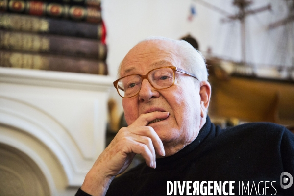 Jean-Marie Le PEN dans son bureau de sa maison de Montretout à Saint-Cloud