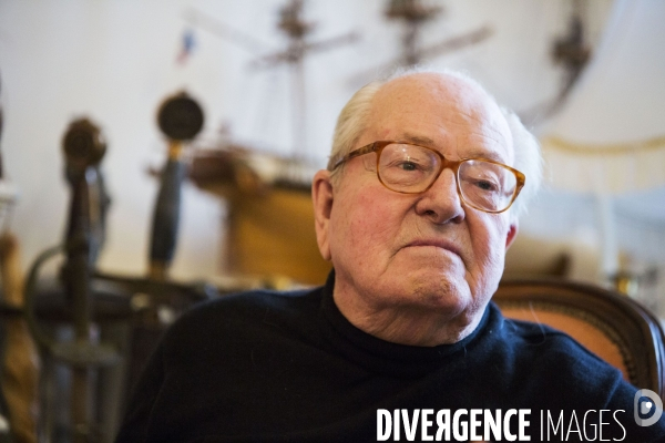 Jean-Marie Le PEN dans son bureau de sa maison de Montretout à Saint-Cloud