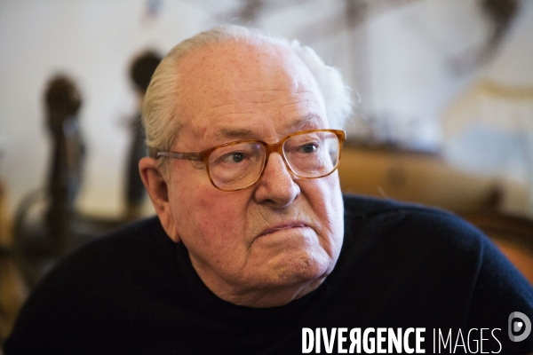 Jean-Marie Le PEN dans son bureau de sa maison de Montretout à Saint-Cloud