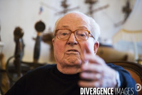 Jean-Marie Le PEN dans son bureau de sa maison de Montretout à Saint-Cloud