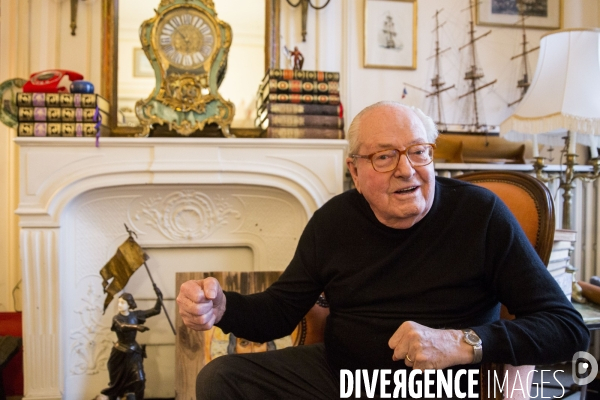 Jean-Marie Le PEN dans son bureau de sa maison de Montretout à Saint-Cloud