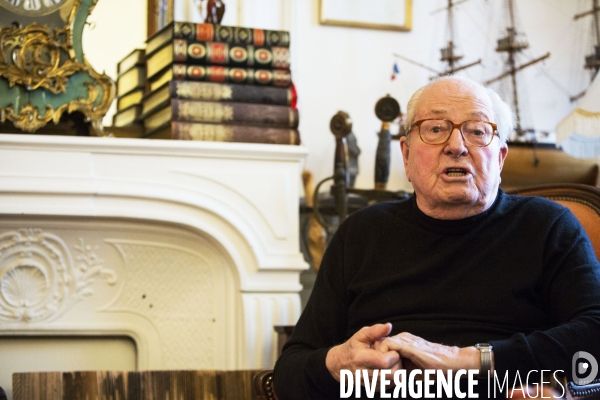 Jean-Marie Le PEN dans son bureau de sa maison de Montretout à Saint-Cloud