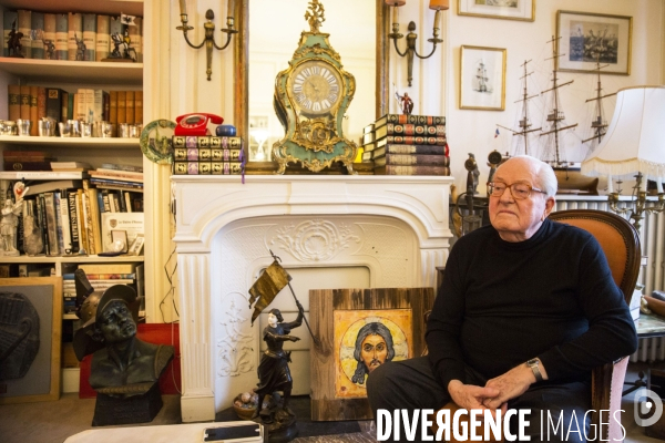 Jean-Marie Le PEN dans son bureau de sa maison de Montretout à Saint-Cloud