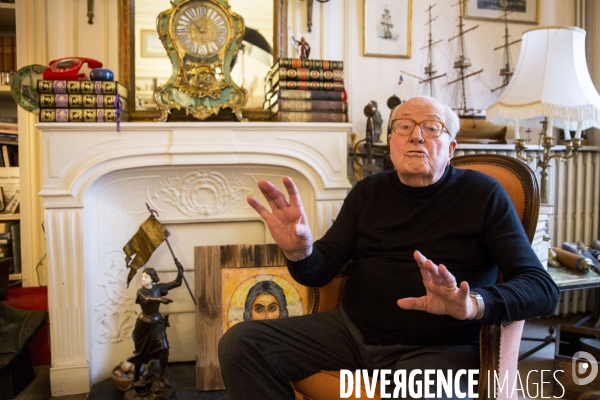 Jean-Marie Le PEN dans son bureau de sa maison de Montretout à Saint-Cloud