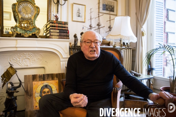 Jean-Marie Le PEN dans son bureau de sa maison de Montretout à Saint-Cloud