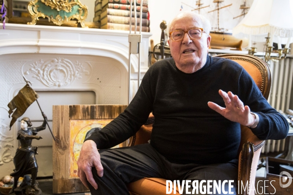 Jean-Marie Le PEN dans son bureau de sa maison de Montretout à Saint-Cloud