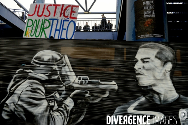 Manifestation en soutien à Théo victime de viol à Bobigny. Clashes in Paris suburb after police rape.