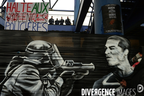 Manifestation en soutien à Théo victime de viol à Bobigny. Clashes in Paris suburb after police rape.