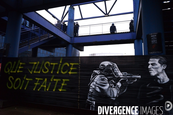 Manifestation en soutien à Théo victime de viol à Bobigny. Clashes in Paris suburb after police rape.