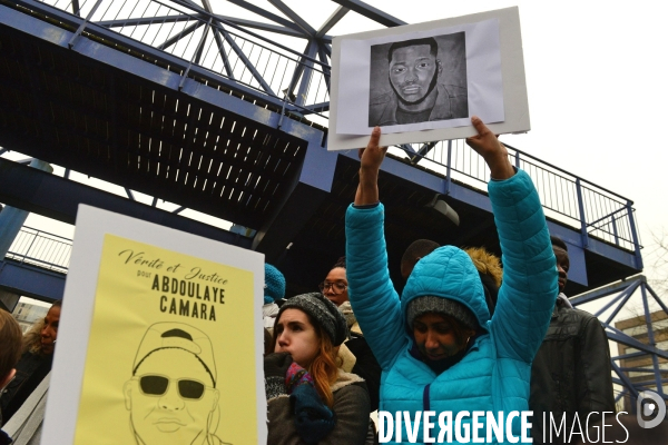 Manifestation en soutien à Théo victime de viol à Bobigny. Clashes in Paris suburb after police rape.