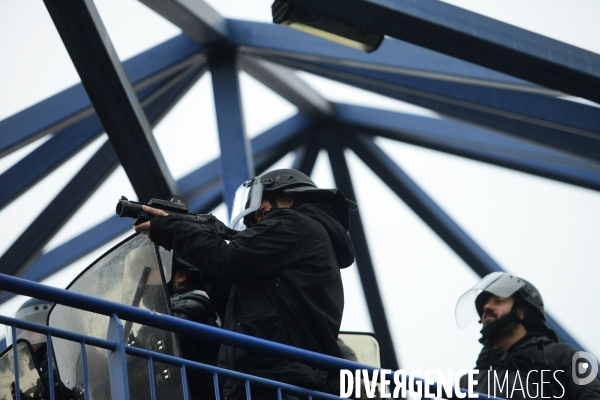 Manifestation en soutien à Théo victime de viol à Bobigny. Clashes in Paris suburb after police rape.