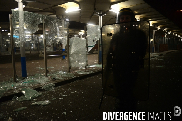 Manifestation en soutien à Théo victime de viol à Bobigny. Clashes in Paris suburb after police rape.
