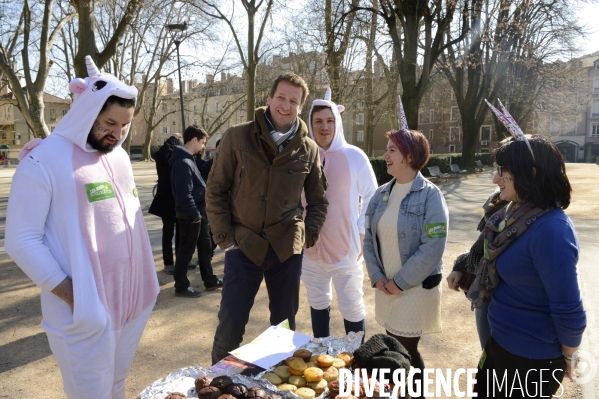 Yannick Jadot, candidat écologiste en visite à Grenoble